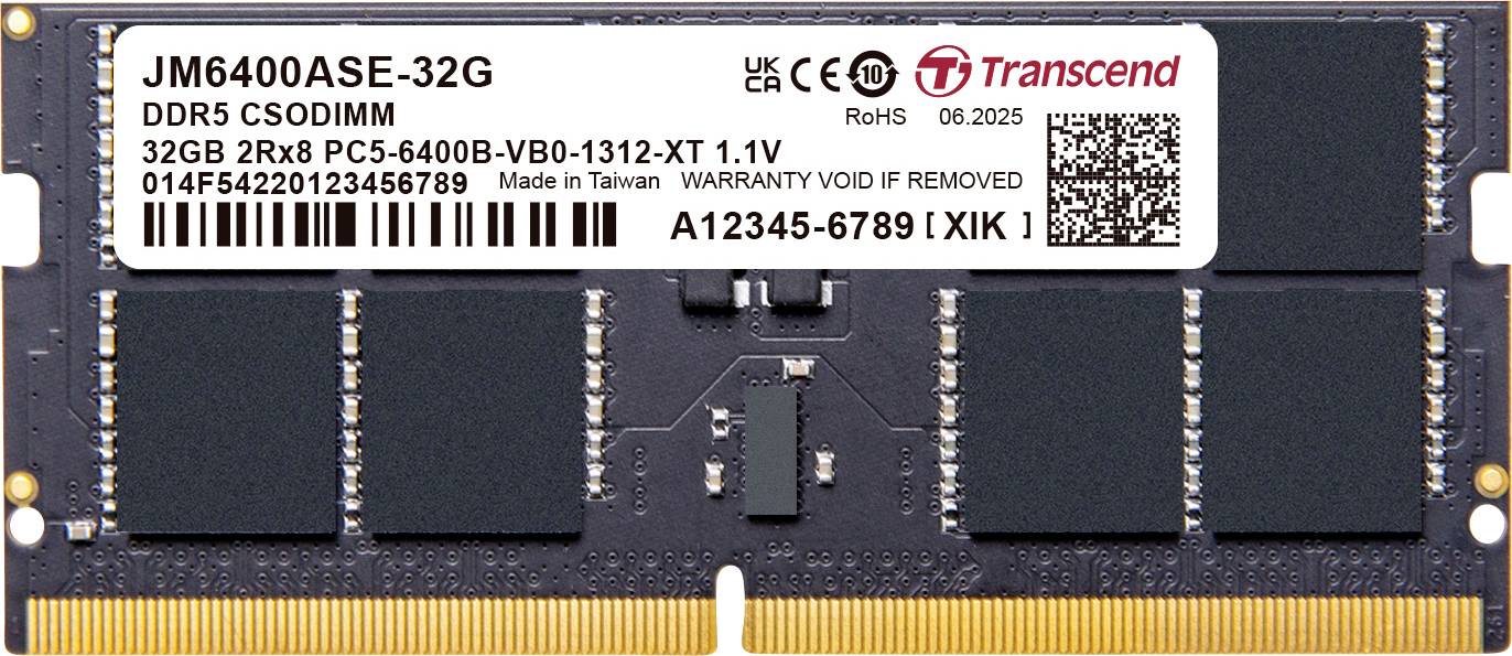 Un modulo di memoria DDR5 con etichetta che mostra le specifiche '32GB, 2Rx8, PC5-6400B' e dettagli del produttore, inclusa una nota di garanzia.