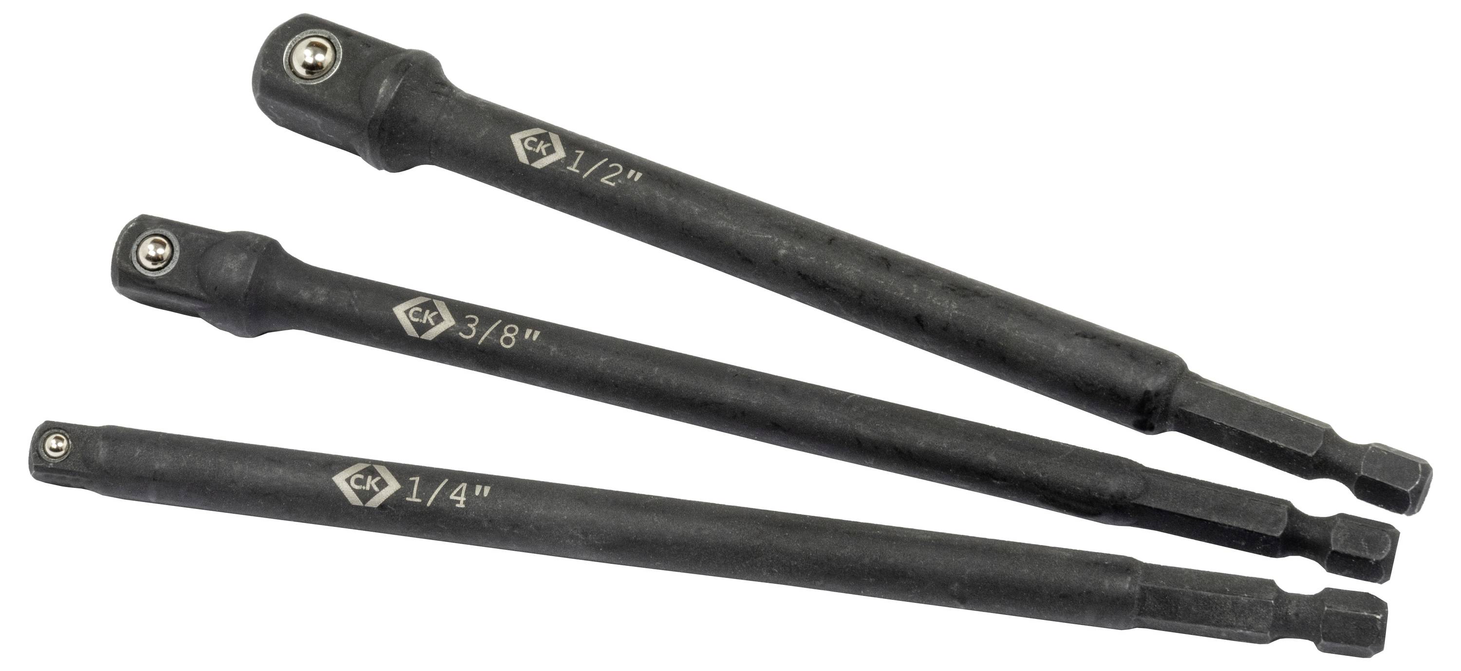 Tre barre di prolunga nere con dimensioni etichettate come '1/2"', '3/8"' e '1/4"' su uno sfondo bianco, utilizzate per aumentare la portata dei bussola.