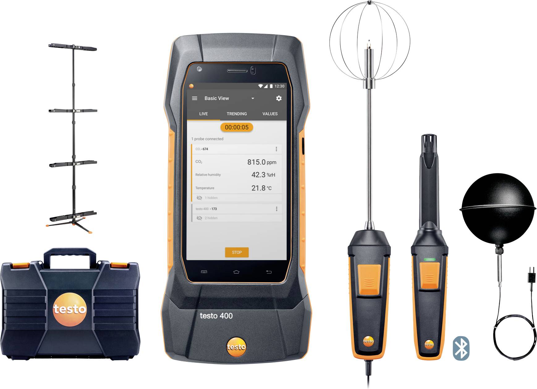 Dispositivo 'Testo 400' con sonde, custodia di trasporto e capacità Bluetooth visualizzato. Lo schermo mostra valori di misurazione della qualità dell'aria.