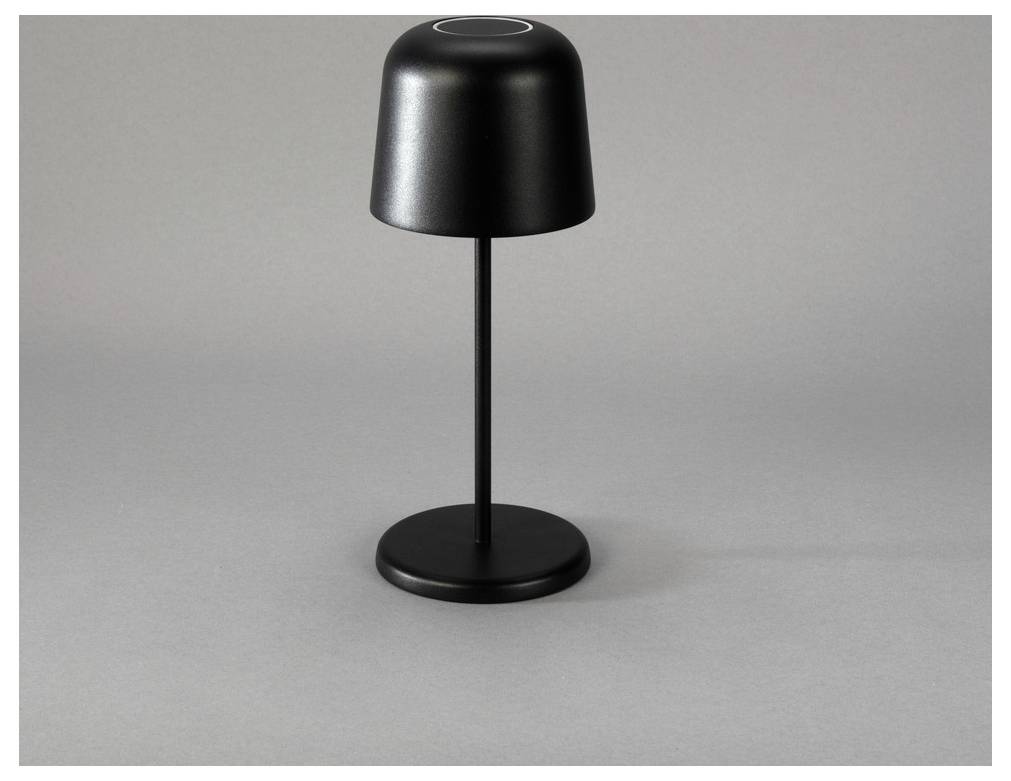 Una lampada da scrivania elegante e nera con un design moderno e minimalista è posizionata su una superficie grigia piatta, proiettando un'ombra morbida.