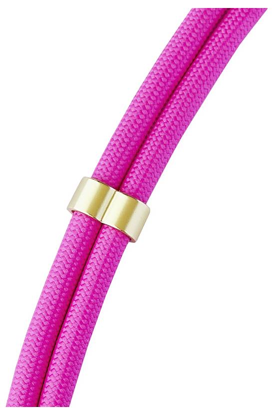 Cavo rosa shocking con una fascia dorata intorno, posizionato diagonalmente su uno sfondo bianco.