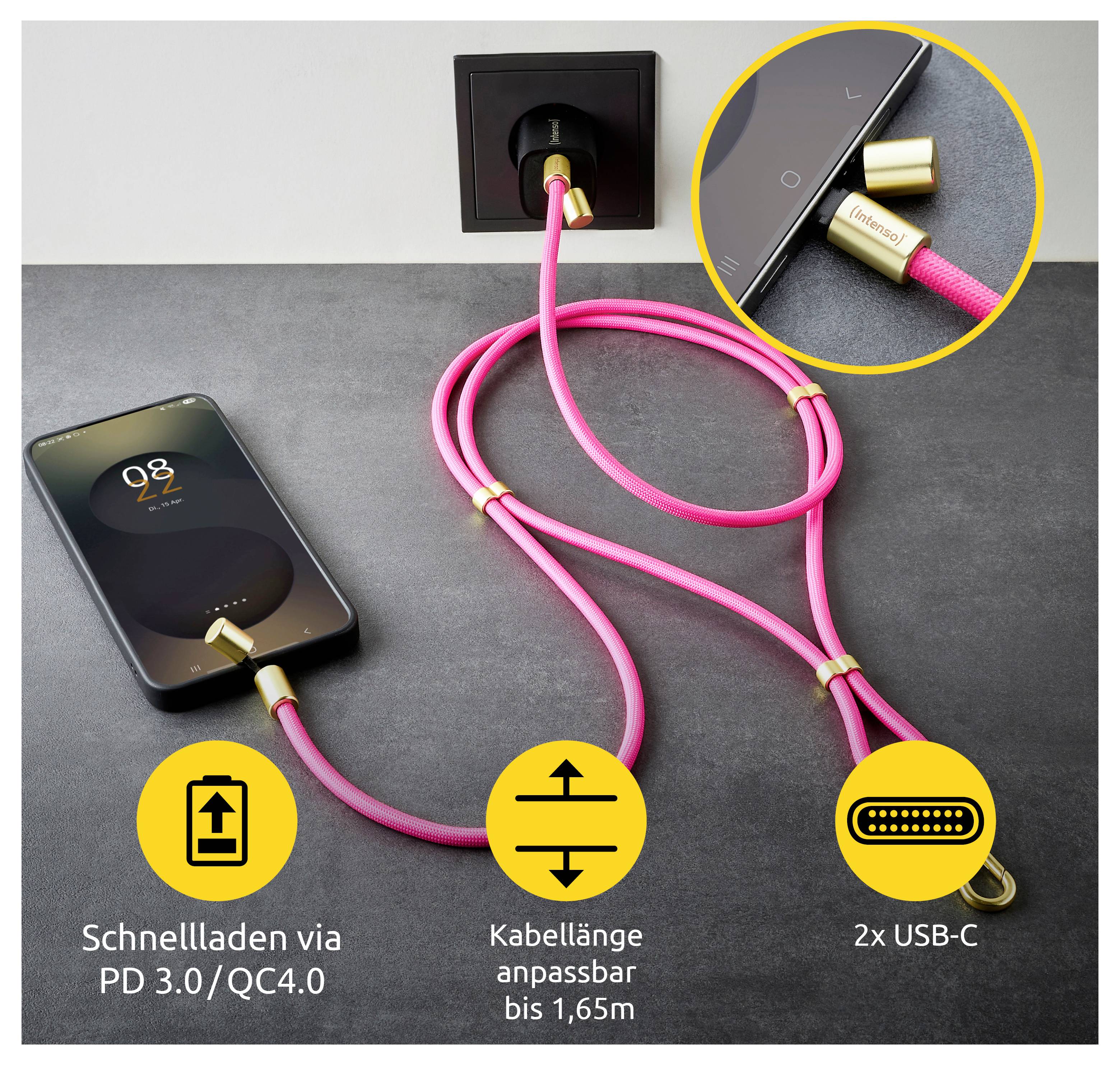 Smartphone collegato a un cavo di ricarica inserito in una presa a muro, che mostra le capacità di ricarica rapida e una lunghezza del cavo regolabile fino a 1,65 m.