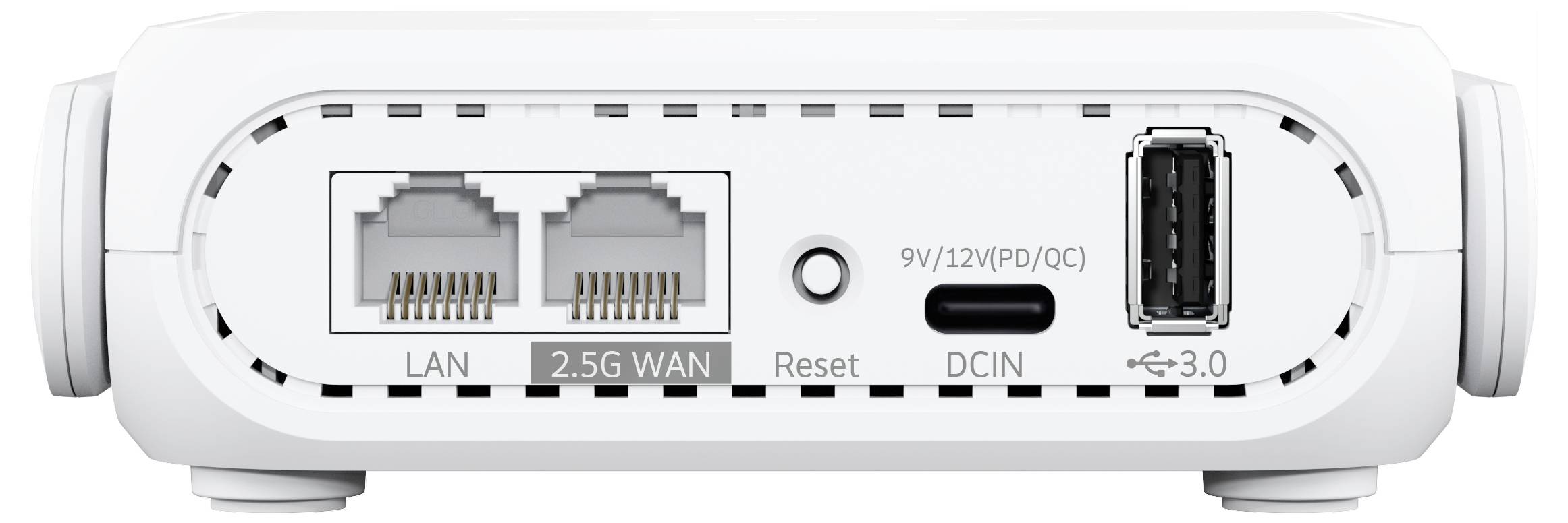 Vista posteriore di un router bianco con due porte ethernet etichettate 'LAN' e '2.5G WAN', un pulsante di reset, una porta USB-C etichettata 'DCIN' e una porta USB 3.0.