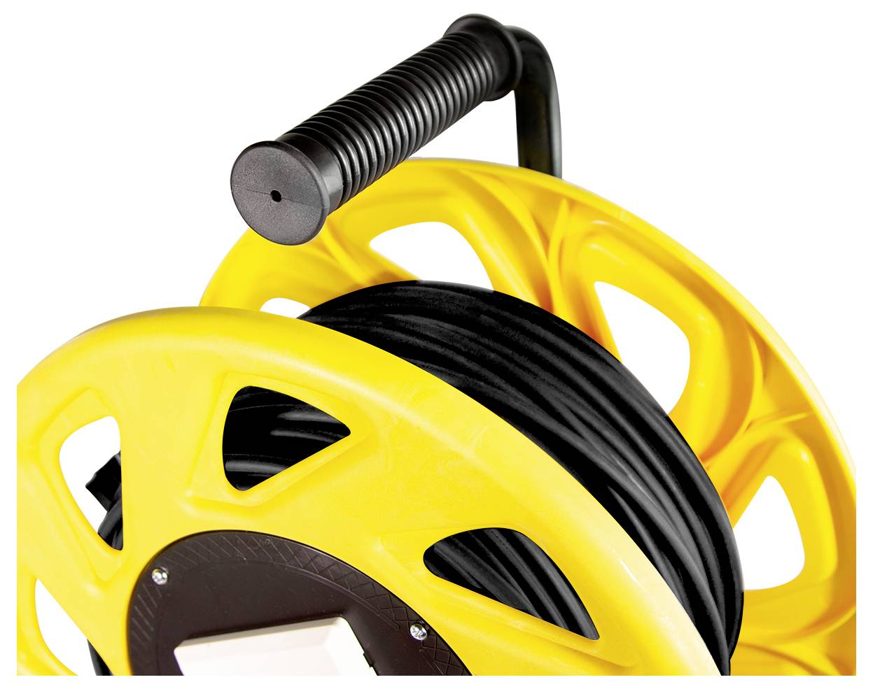 Un rocchetto giallo con un manico nero che contiene un cavo nero avvolto, progettato per un facile stoccaggio e trasporto del cavo.