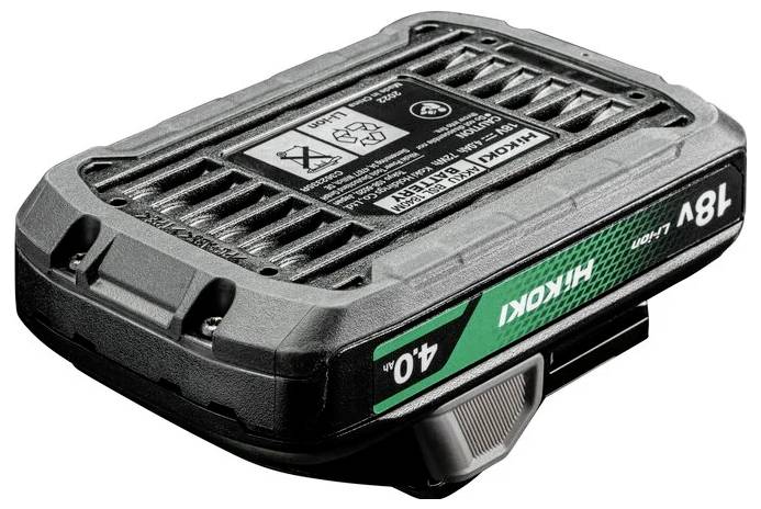 Una batteria per utensili elettrici da 18V, 4,0Ah di colore nero e verde con etichetta che mostra il modello e i simboli di riciclaggio.