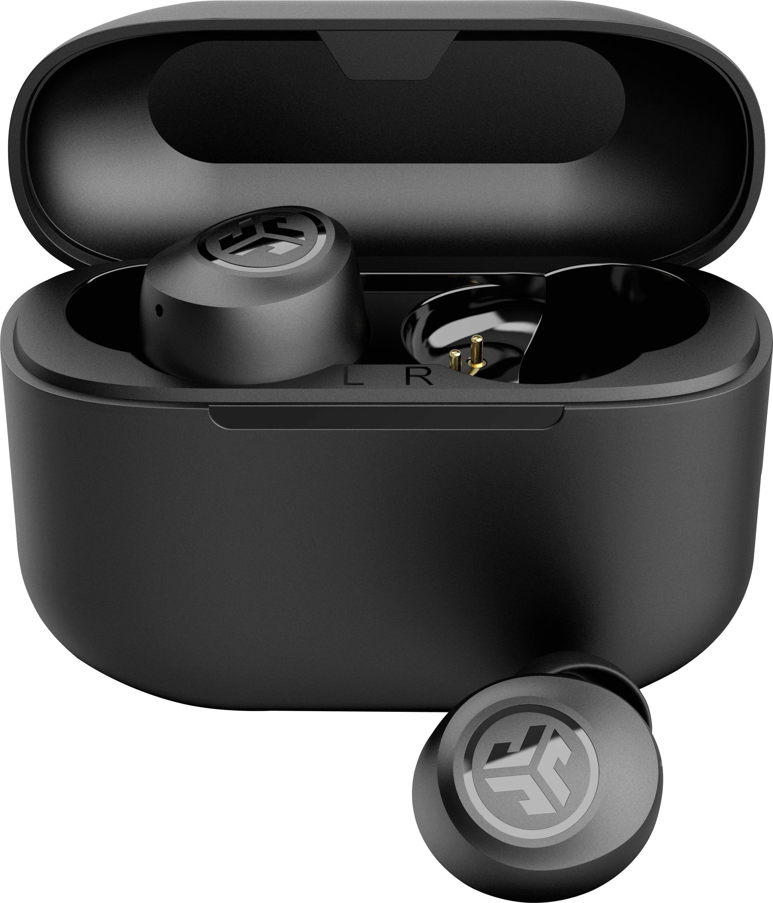 Auricolari wireless neri con il logo su ogni padiglione, posizionati in una custodia di ricarica aperta con un auricolare all'esterno.