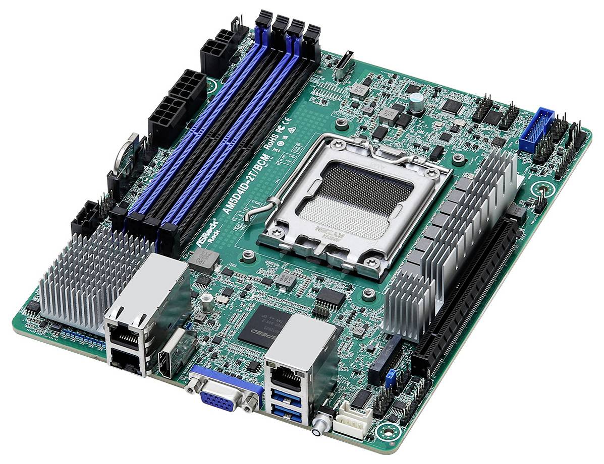 Una scheda madre verde per computer con vari slot e porte, inclusi slot per RAM, socket per CPU, connettori di alimentazione e porte USB.