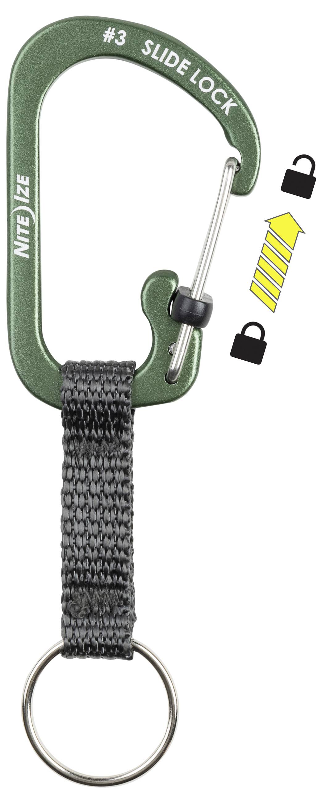 Un moschettone verde in metallo etichettato 'Nite Ize #3 Slide Lock' con un meccanismo di bloccaggio, attaccato a una cinghia intrecciata grigia con un portachiavi.