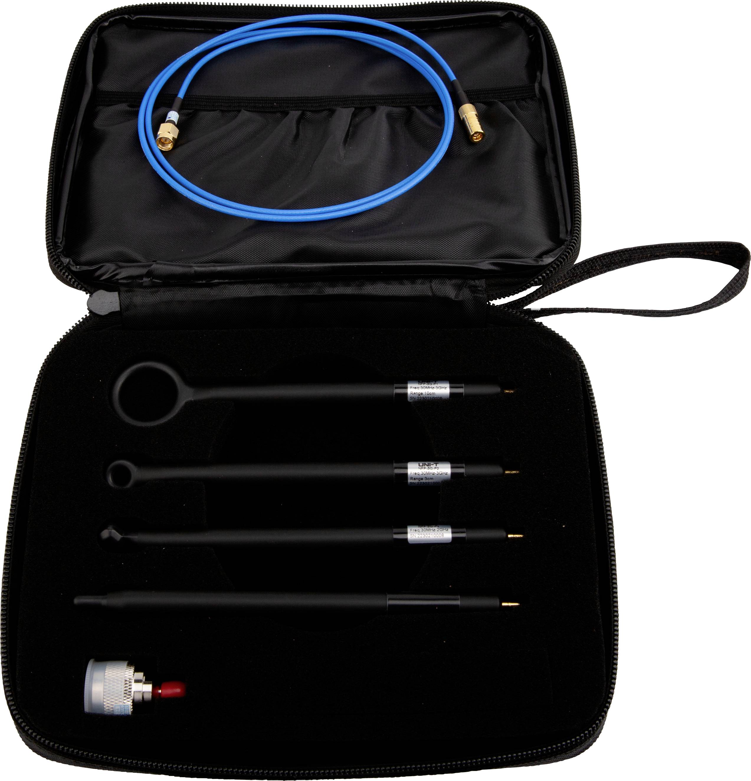 Un astuccio nero con cerniera che contiene un cavo blu e quattro sonde elettroniche a forma di penna, di colore nero, disposte ordinatamente all'interno.