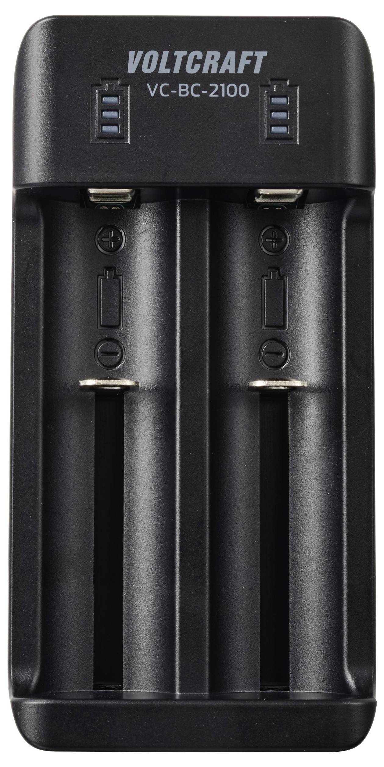 Un caricabatterie con quattro batterie ricaricabili di diverse dimensioni inserite, che mostra l'avanzamento della ricarica su un display digitale.