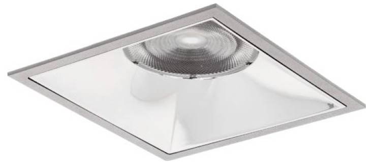Una luce da soffitto quadrata incassata con bordo riflettente argento e una lampada circolare posizionata al centro in alto.