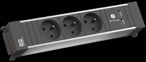Ciabatta con tre prese europee e due porte USB per la ricarica, etichettata "USB Charger", marchio "BACHMANN".