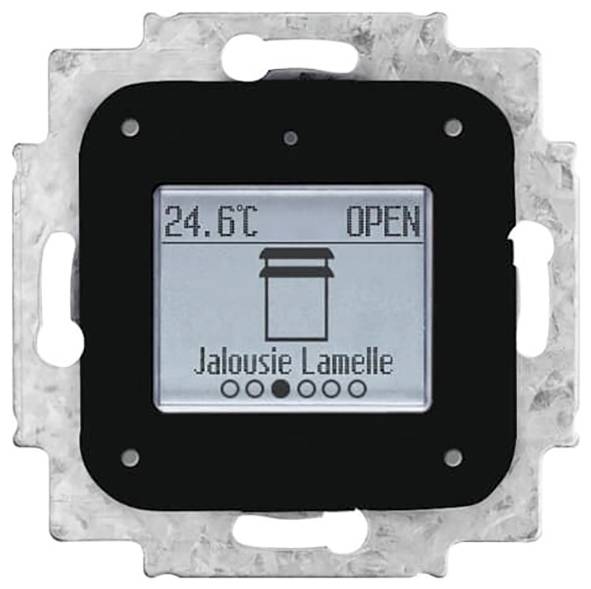 Pannello di controllo 'Jalousie Lamelle' che mostra '24,6°C' e lo stato 'OPEN', con un'icona di finestra, montato su telaio metallico.