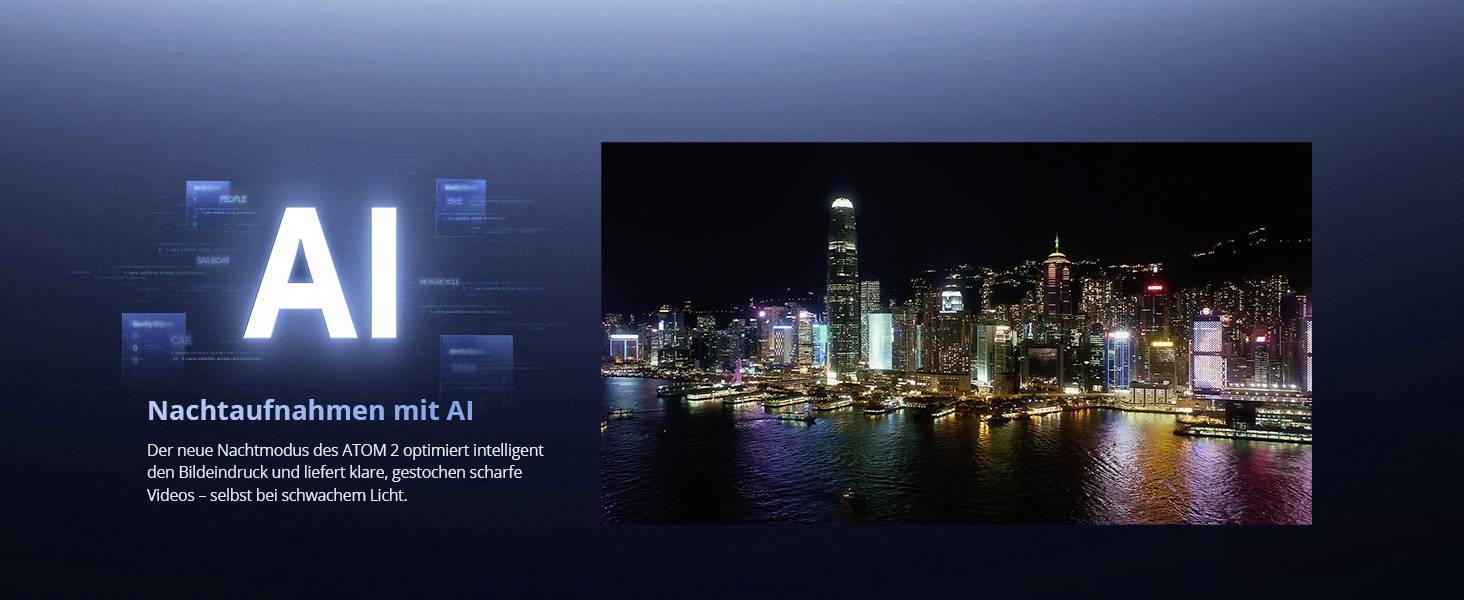 "Riprese notturne con AI" accanto a un paesaggio urbano notturno con edifici illuminati e riflessi sull'acqua, che mostra la fotografia in condizioni di scarsa illuminazione.