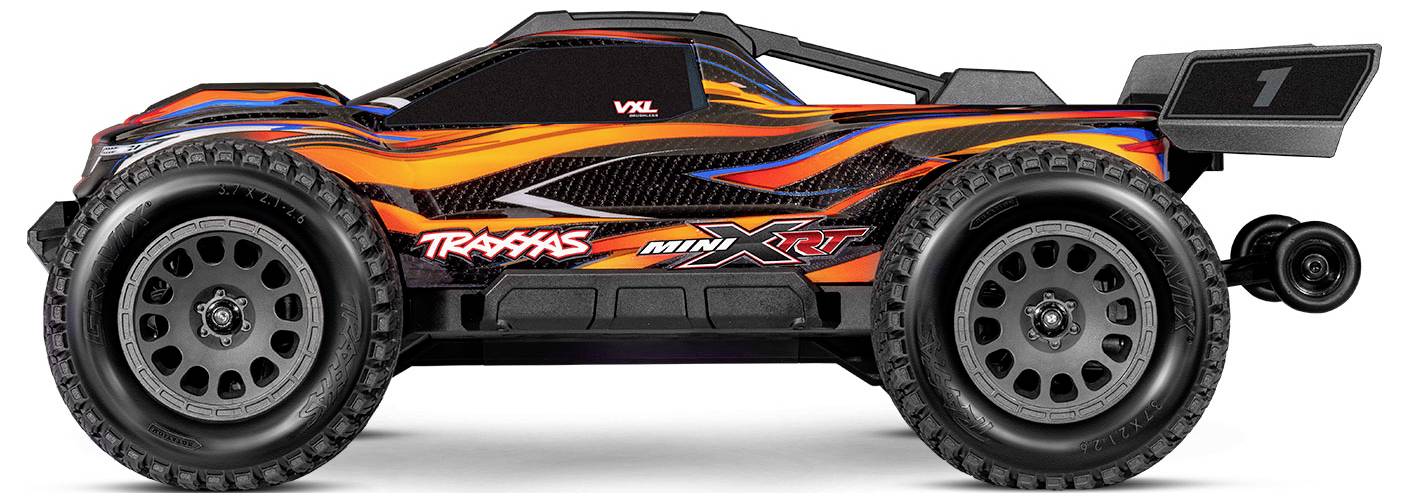 Una vista laterale dettagliata di un'auto radiocomandata arancione e nera con ruote grandi e motivi a fiamma sulla carrozzeria.