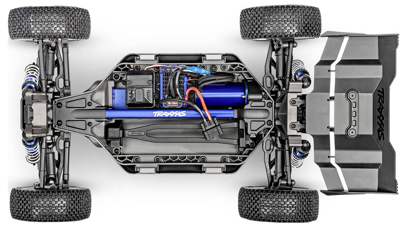 L'immagine mostra il sottoscocca di un'auto radiocomandata, evidenziando i suoi componenti interni tra cui il motore, la batteria e il sistema di sospensione.