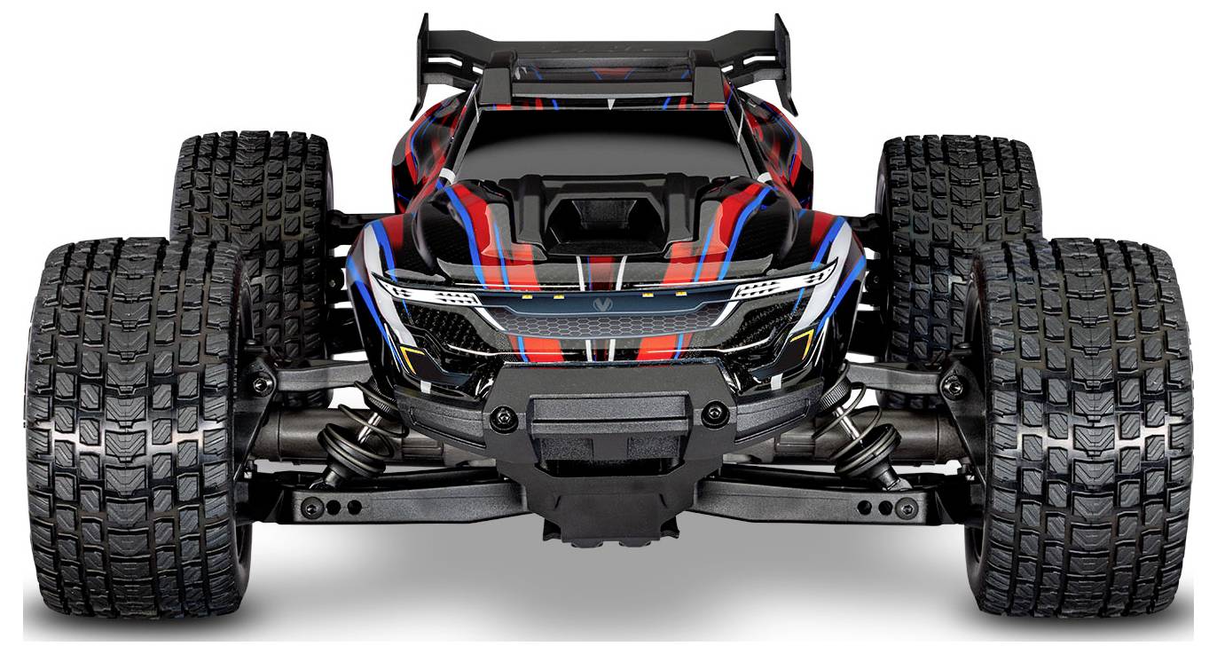 Un'auto radiocomandata nera e rossa con pneumatici grandi e tassellati è mostrata dal davanti, evidenziando il suo design robusto e sportivo.