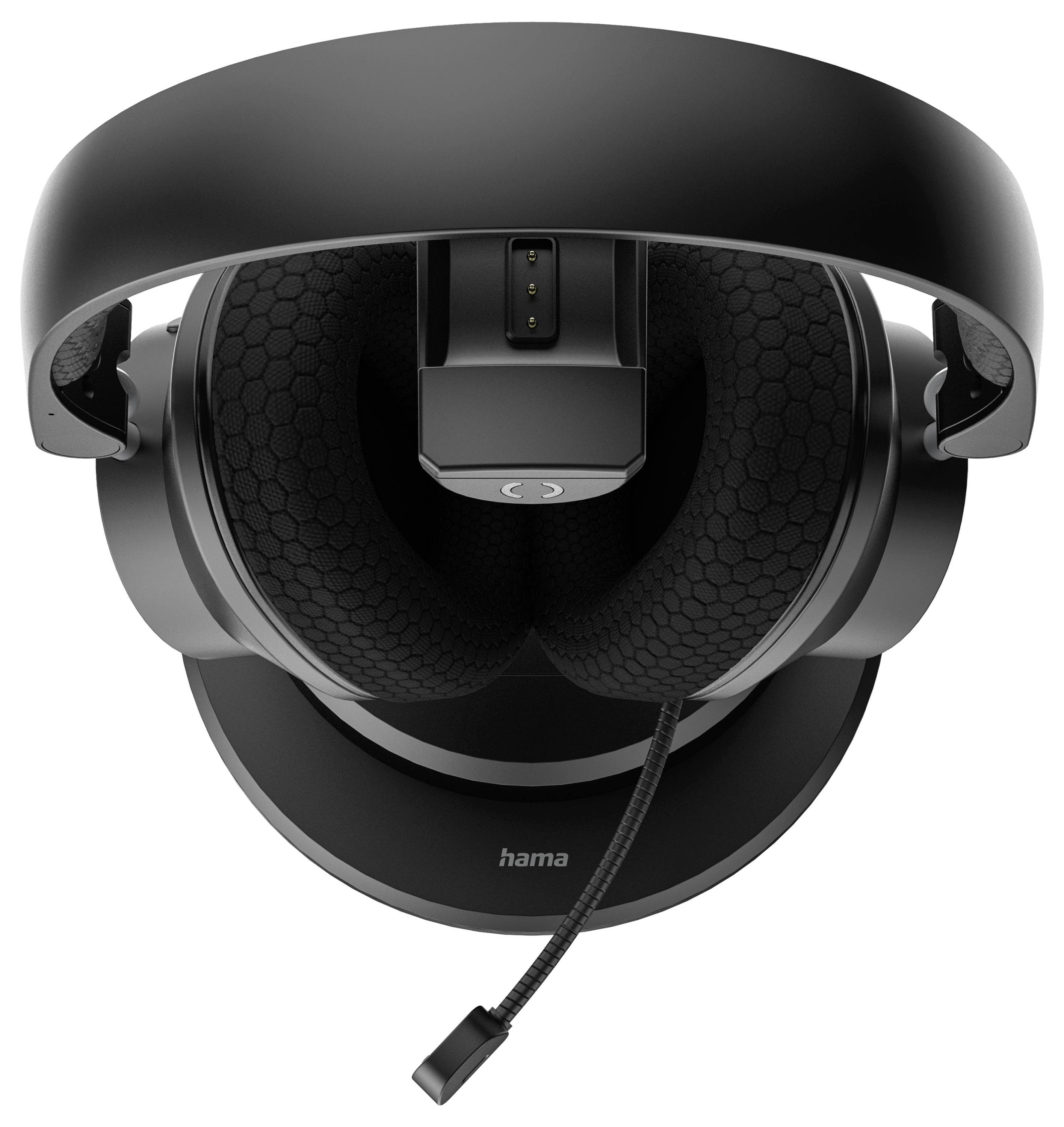 Una cuffia da gaming nera con microfono integrato, posizionata su un supporto circolare. Il nome del marchio 'Hama' è visibile sul supporto.