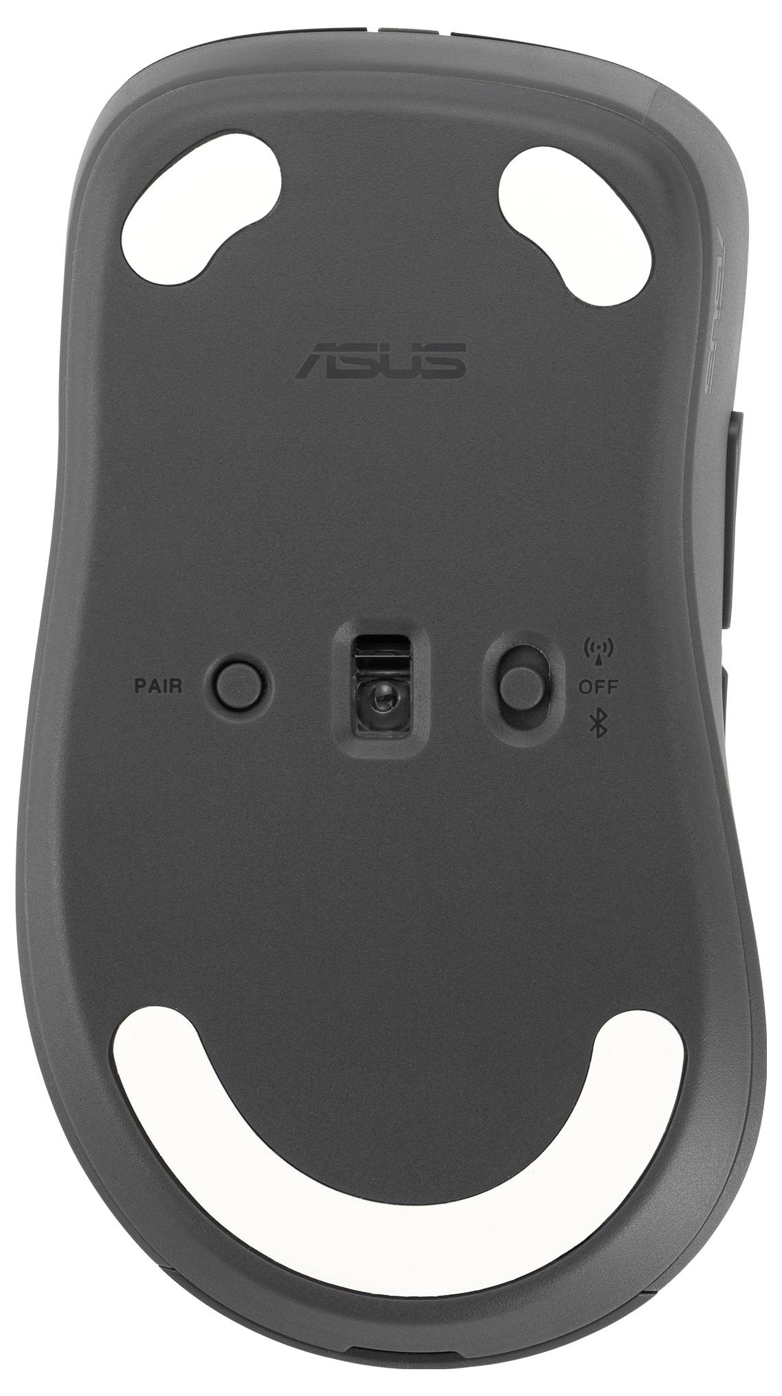 L'immagine mostra la parte inferiore di un mouse per computer wireless con sensore visibile, un interruttore di accensione etichettato "On/Off" e un pulsante "Pair".