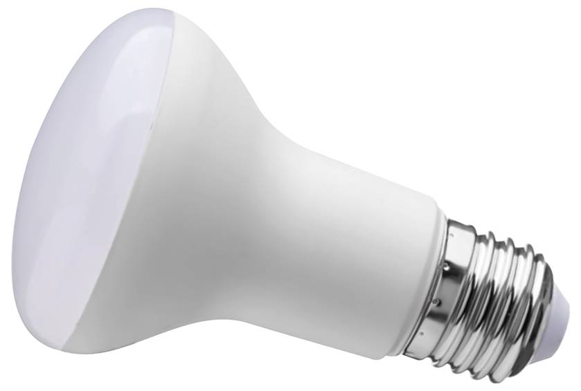 Una lampadina LED bianca con attacco a vite, inclinata verso sinistra, su uno sfondo neutro.