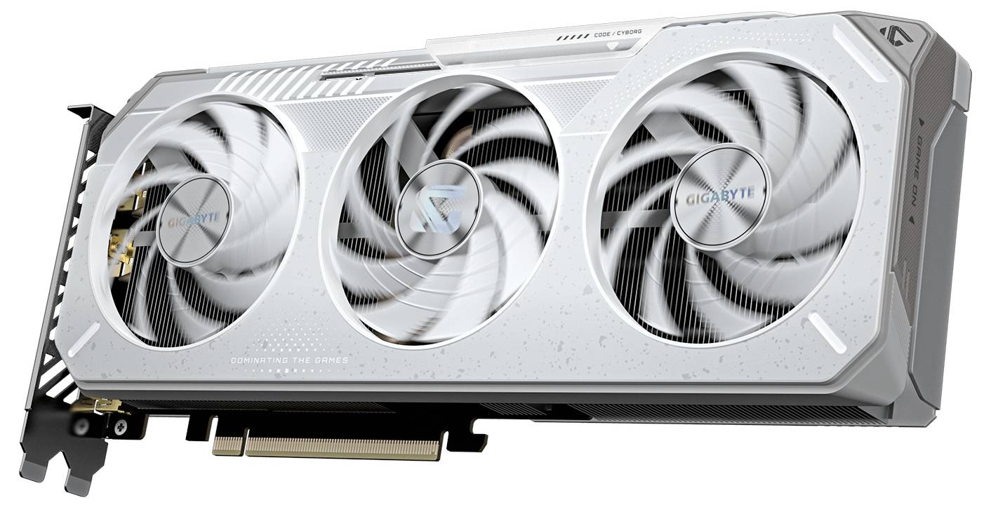 Una scheda grafica d'argento e bianca con tre ventole, leggermente inclinata per mostrare le sue prese d'aria e i connettori. Il marchio è visibile sul ventilatore centrale.