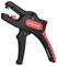 Pinza spela-fili autoregolante con design nero e rosso, dotata di impugnatura per una presa salda e un meccanismo per rimuovere l'isolamento dai cavi.