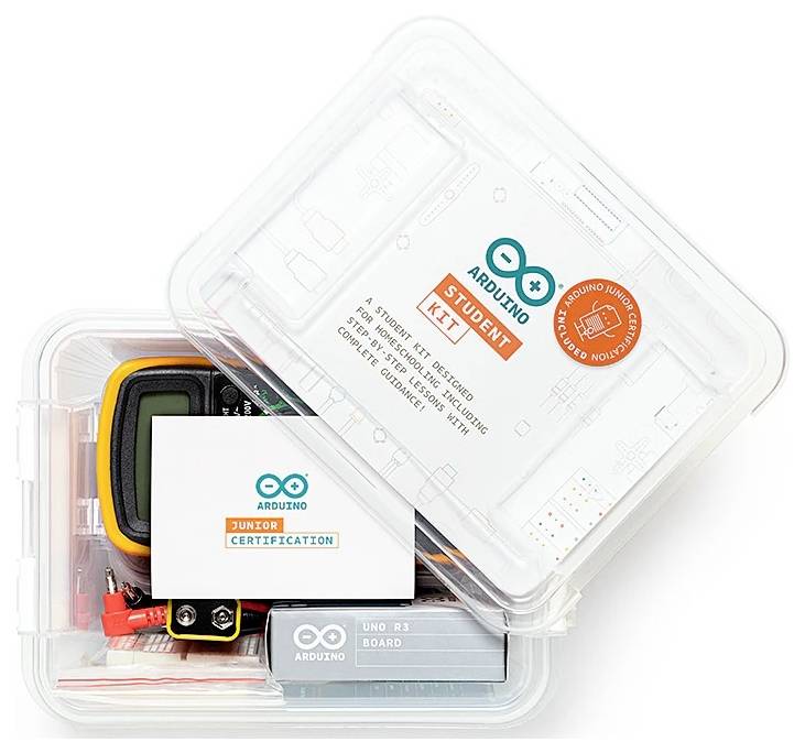 Un Kit Studente Arduino contenente componenti elettronici, tra cui un multimetro, fili, una scheda e materiali di certificazione, in un contenitore trasparente.