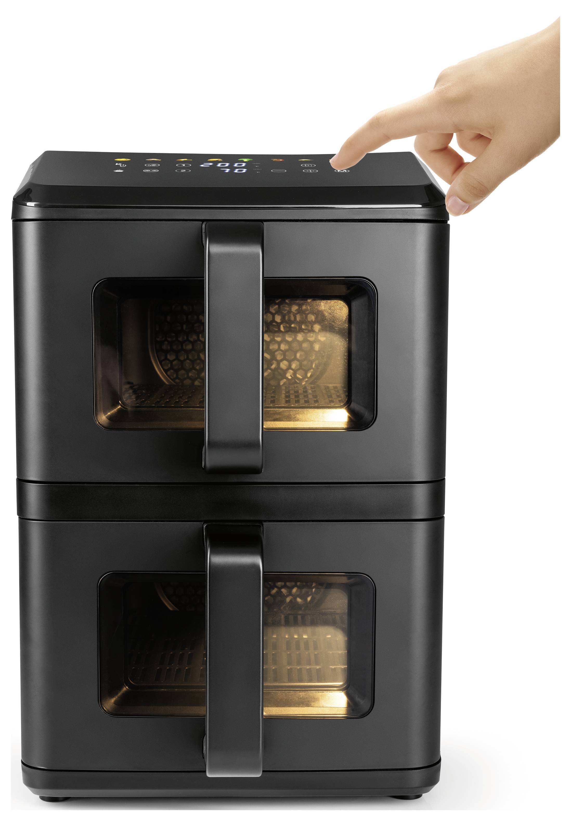 Una mano tocca un pannello di controllo digitale su una friggitrice ad aria nera a doppio comparto con illuminazione interna.