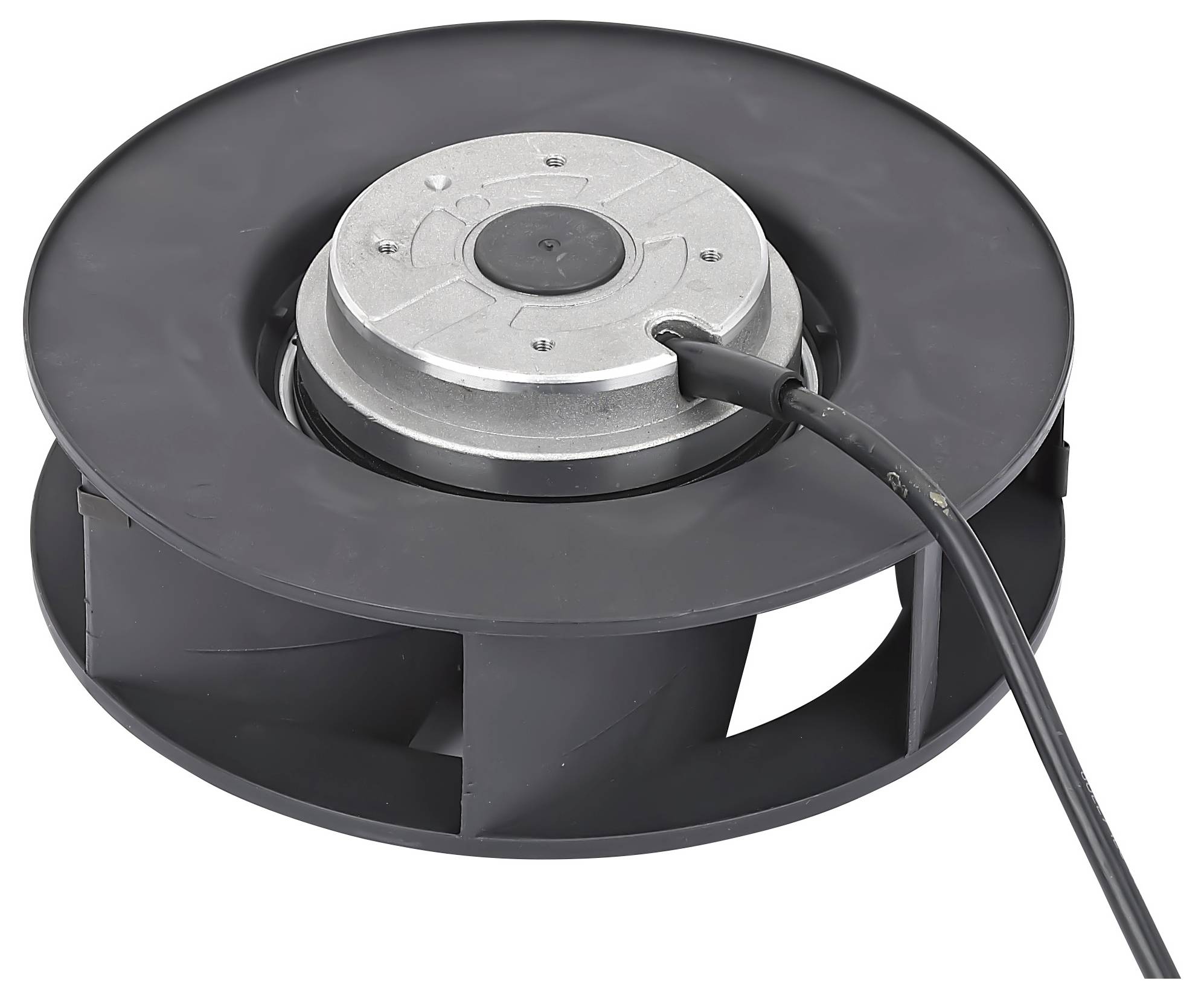 Una ventola di raffreddamento nera con un motore centrale circolare e un cavo collegato, progettata per sistemi di ventilazione elettronici o meccanici.