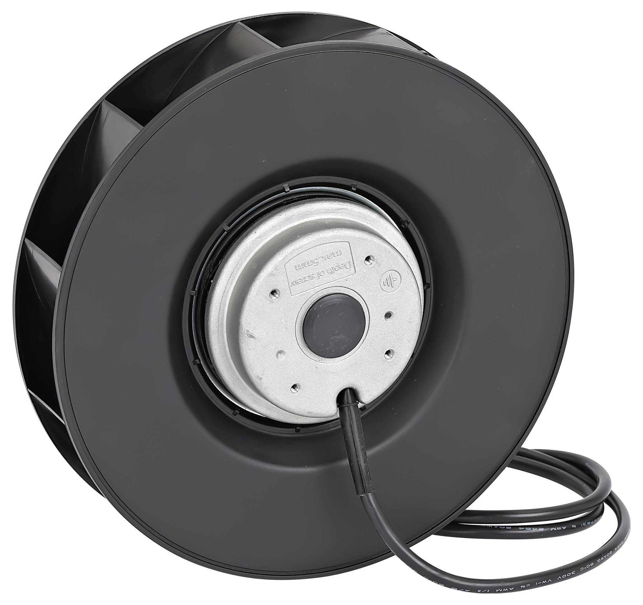 Un ventilatore industriale nero con carcassa rotonda e cablaggio visibile è posizionato su uno sfondo bianco.
