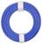 Un cavo Ethernet blu attorcigliato, fissato con fascette bianche, comunemente utilizzato per connessioni di rete e internet.