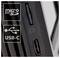 Primo piano di un dispositivo con slot USB-C e microSD.