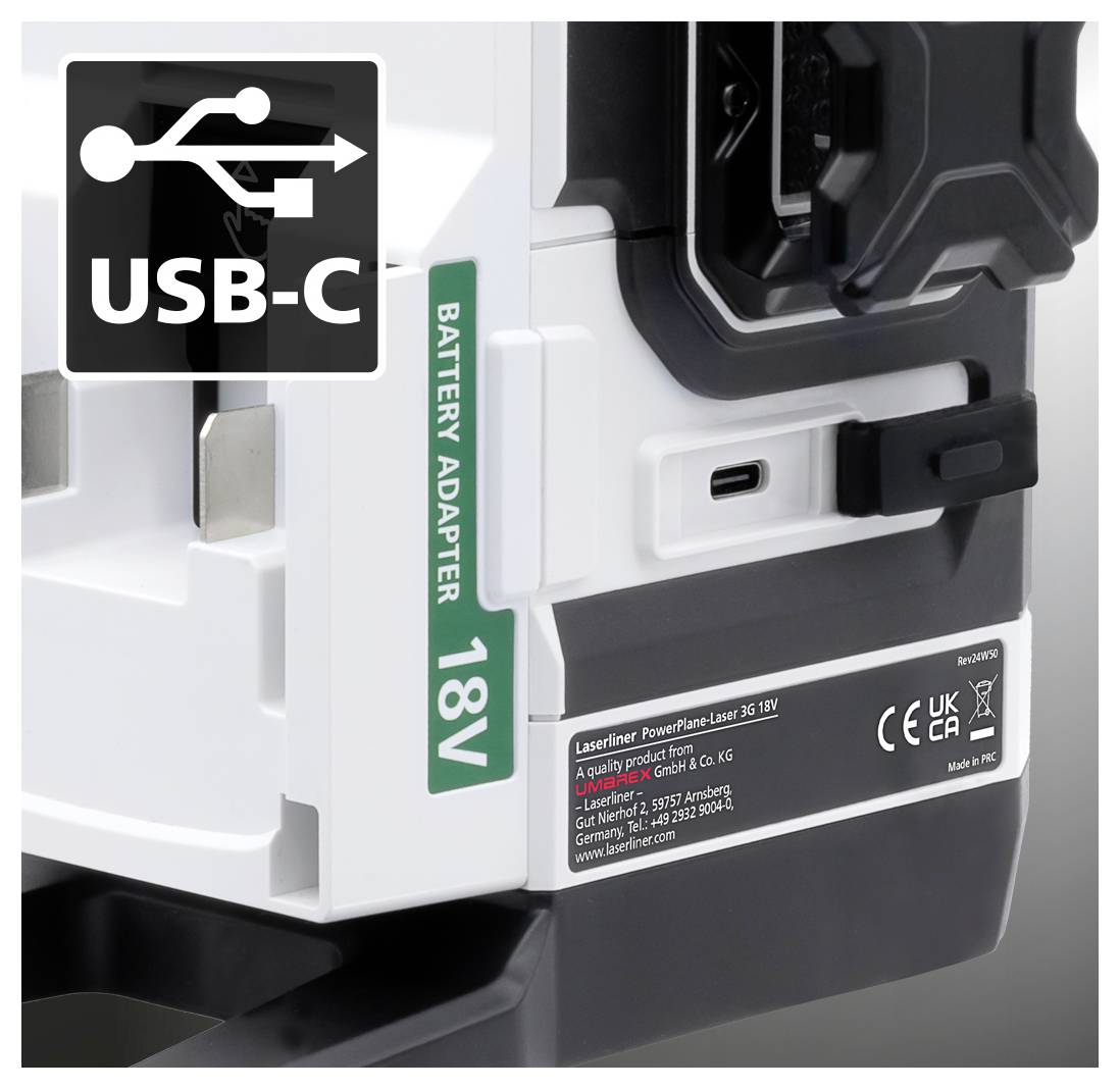 Adattatore batteria USB-C su dispositivo bianco, con porta USB-C e tag verde '18V'.