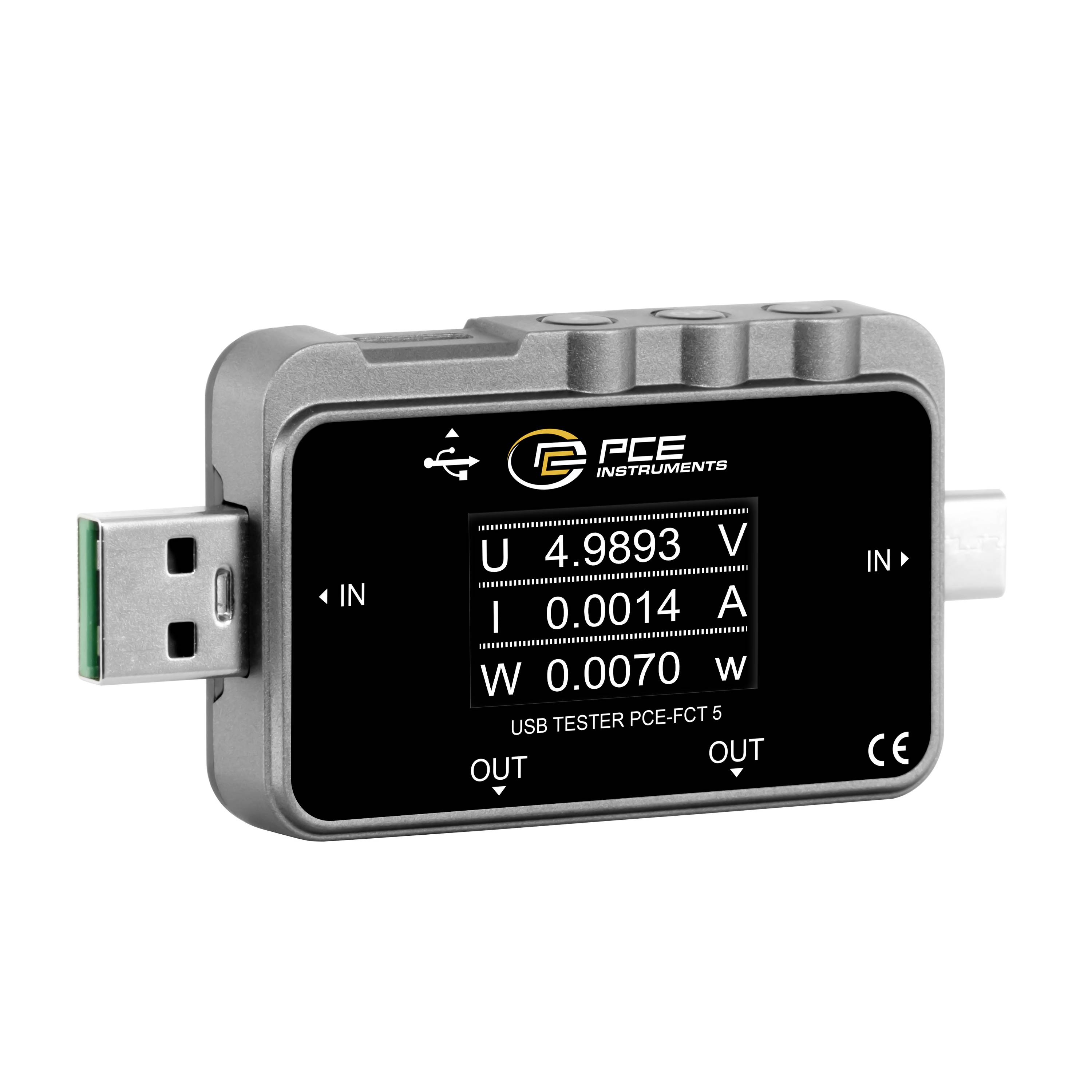 Tester USB PCE Instruments che mostra 4.9893 V, 0.0014 A e 0.0070 W sul suo display, con porte di ingresso e uscita USB.
