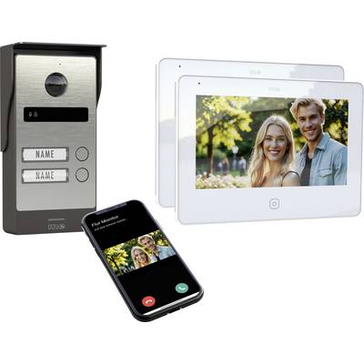 sistema di videocitofono con pannello a parete che mostra una coppia sorridente all'aperto, schermo dello smartphone che mostra una videochiamata con la stessa coppia.