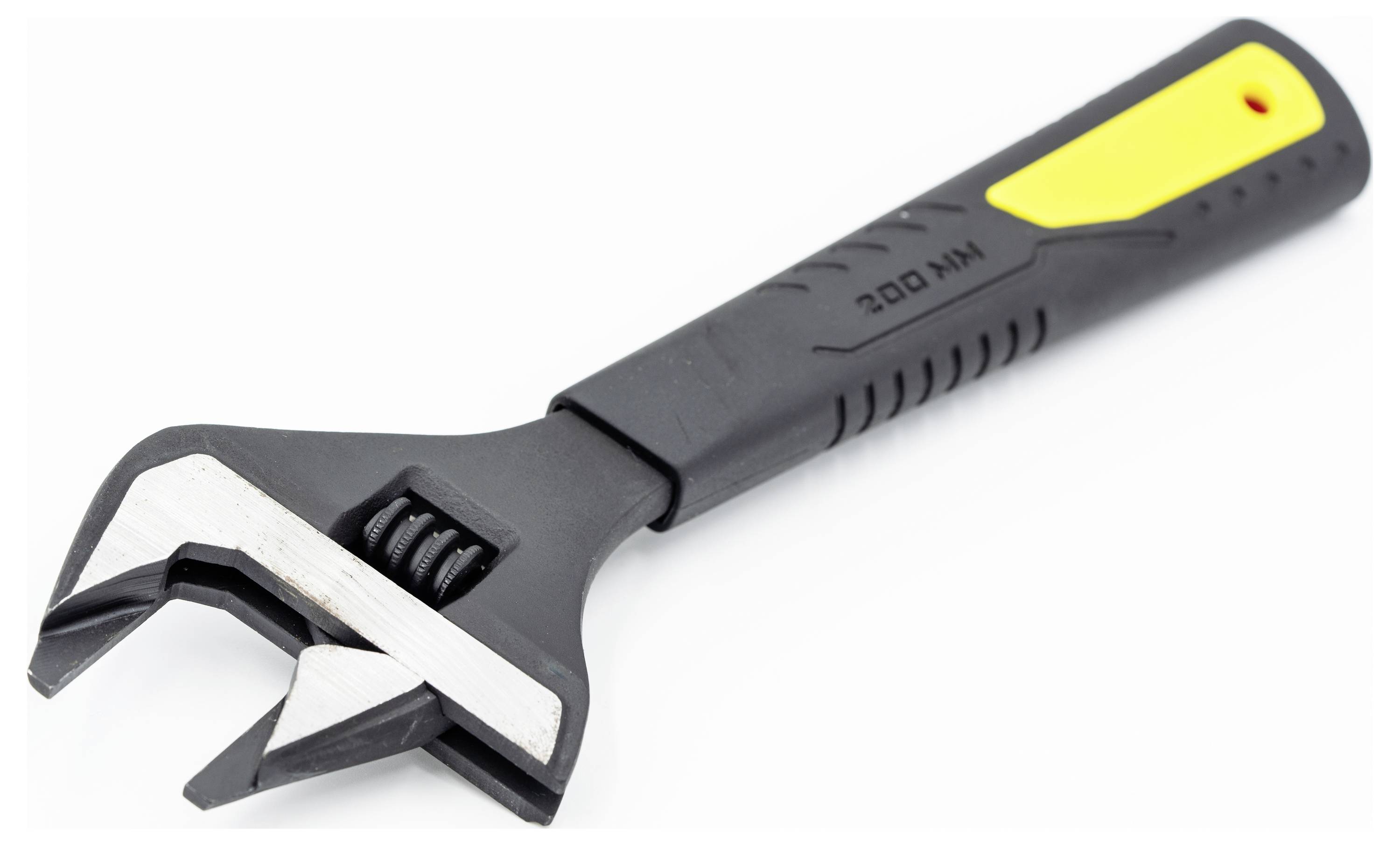 'Chiave inglese regolabile con manico nero e giallo, posizionata in diagonale, che mostra il suo meccanismo di presa a estremità aperta e la scala di misurazione.'