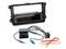 Kit di installazione per autoradio da cruscotto con cornice di montaggio nera, fascette di cablaggio, connettori e adattatore antenna su sfondo bianco.