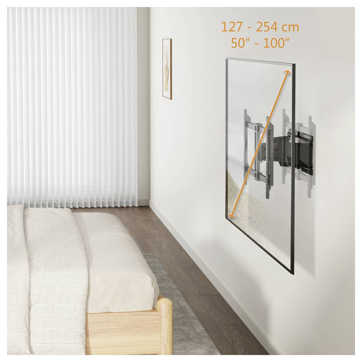 Una camera da letto con un letto sulla sinistra e una grande televisione montata sulla parete destra. La televisione è inclinata verso il letto, evidenziando i suoi angoli regolabili.