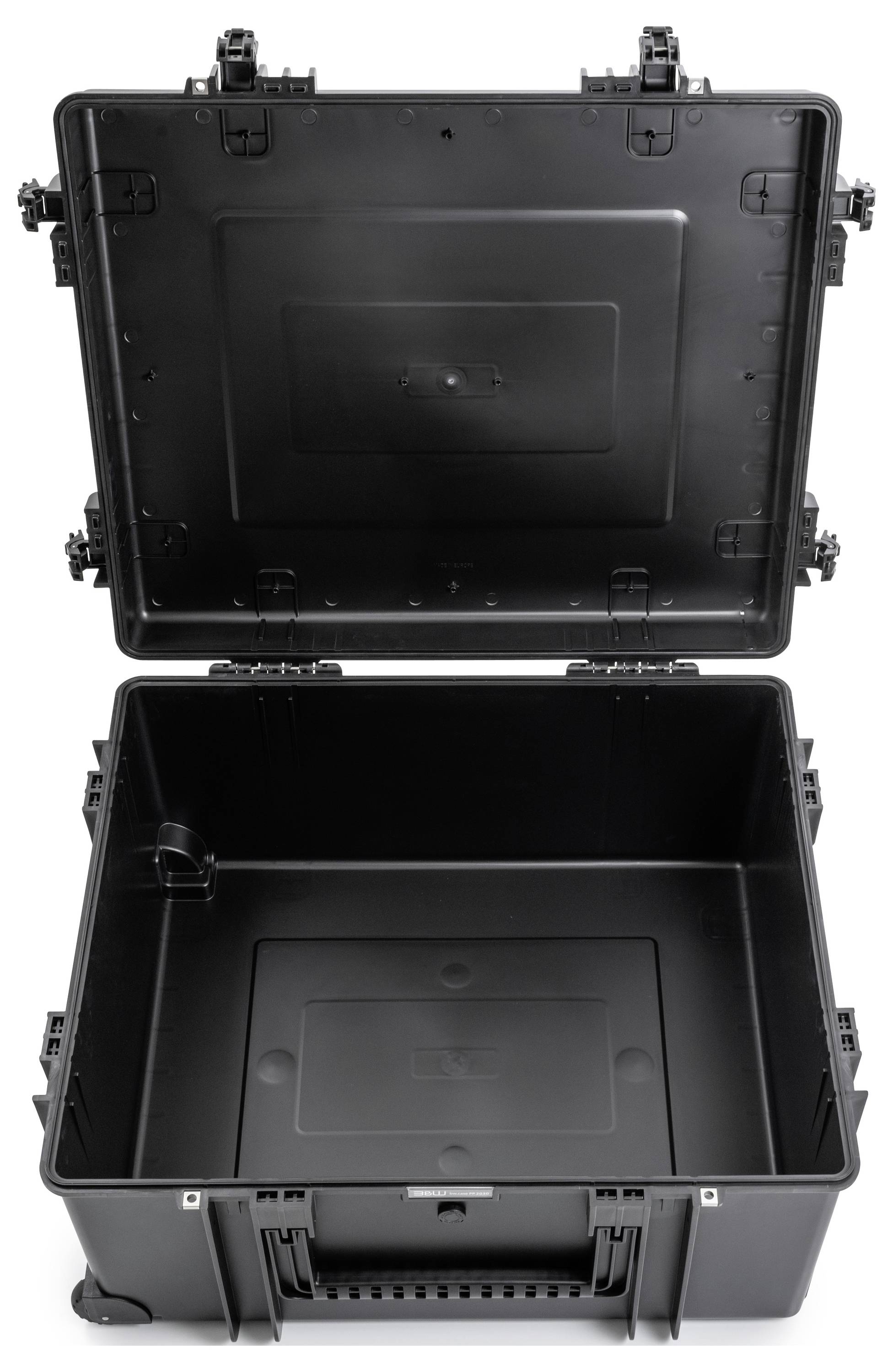 Una custodia rigida nera vuota e aperta con fermagli sul coperchio e sul corpo, progettata per proteggere l'attrezzatura durante il trasporto.