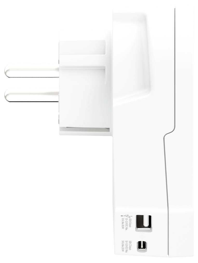 Una spina intelligente bianca con due spinotti e porte USB, vista di lato, adatta all'uso di domotica domestica e gestione energetica.