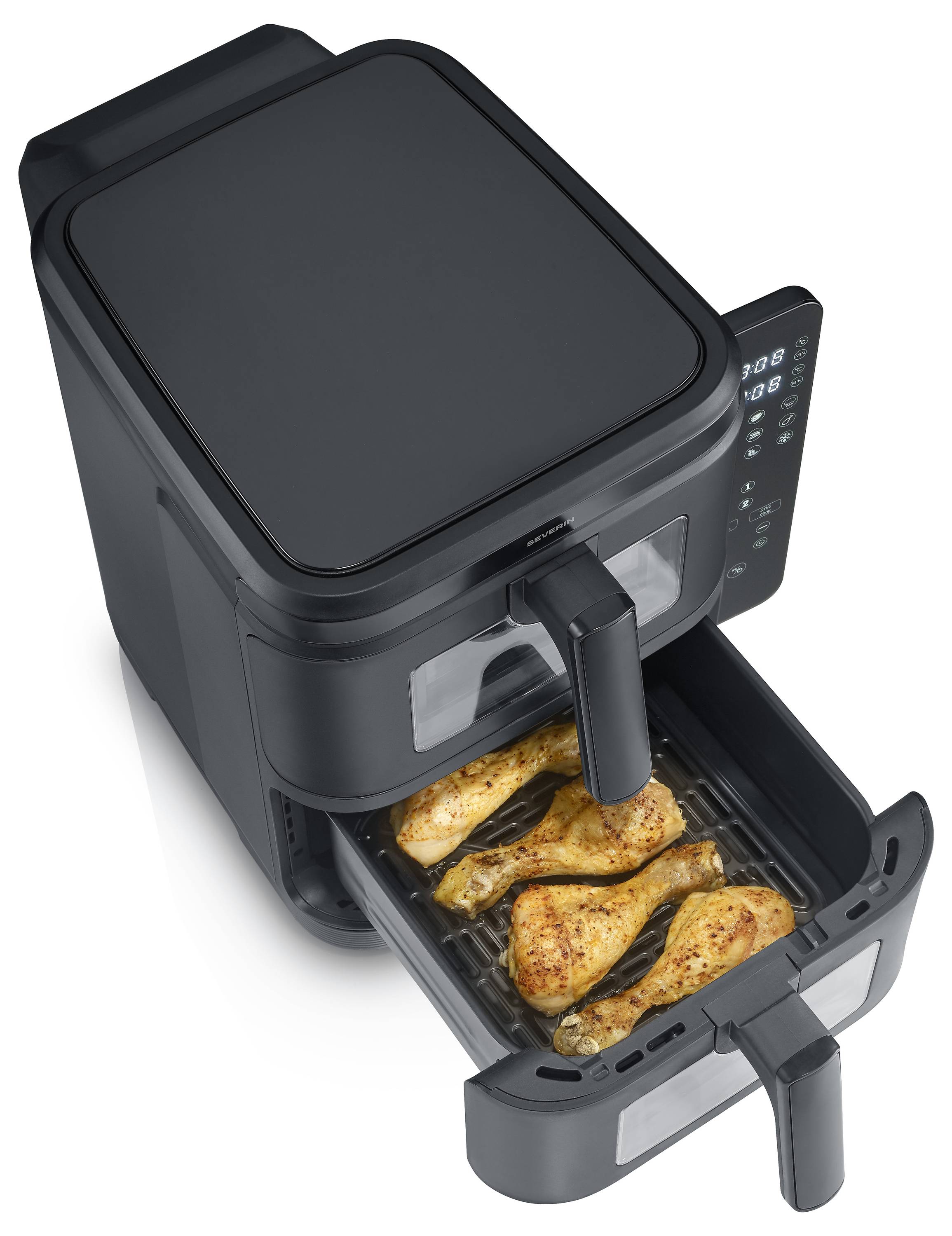 Una friggitrice ad aria con display digitale, che mostra cosce di pollo cotte nel cestello cassetto aperto.