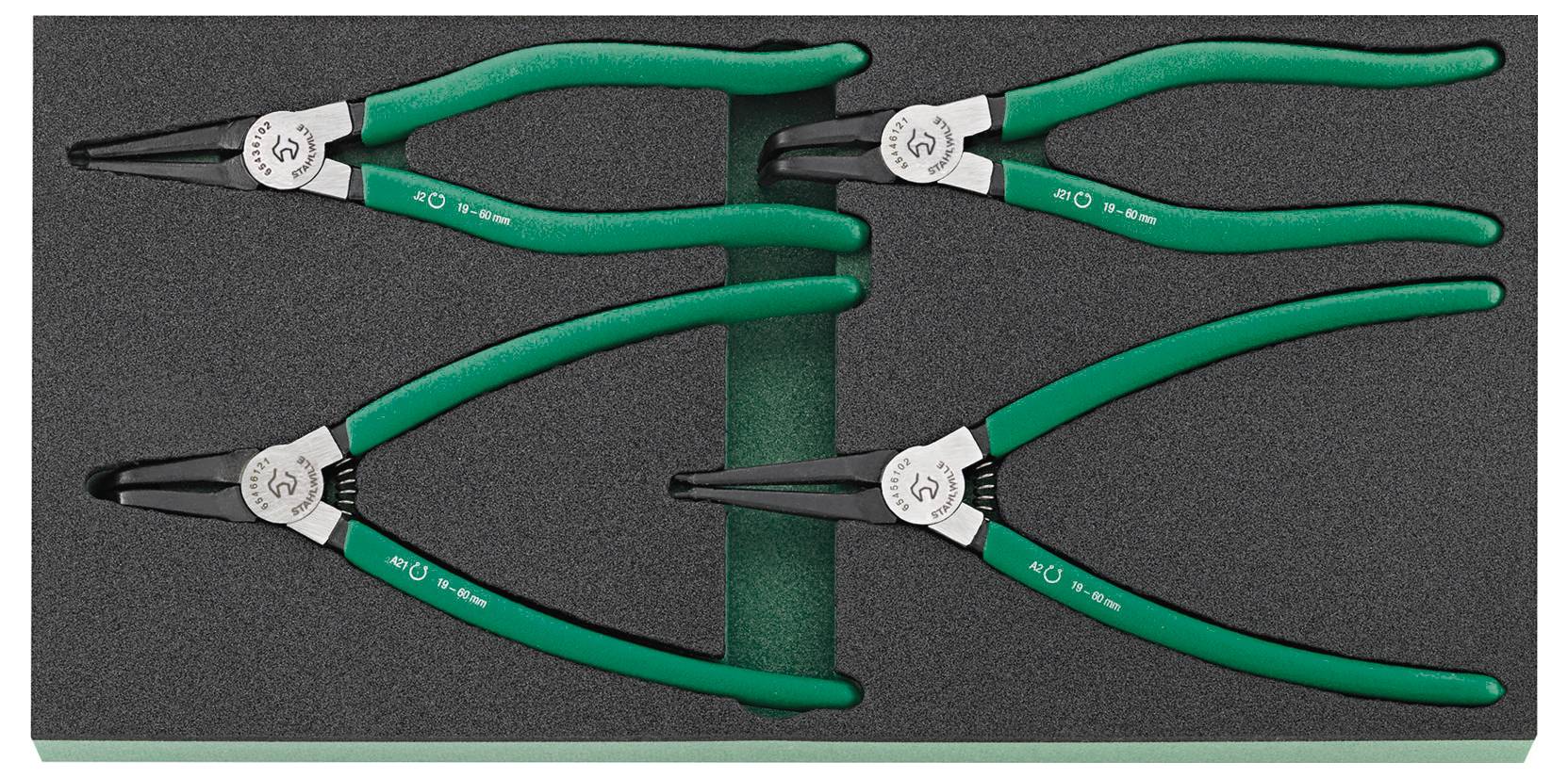 Un kit di attrezzi ordinatamente organizzato con vari utensili manuali inclusi chiavi inglesi, cacciaviti, chiavi esagonali, martello e un set di coltelli multiuso inseriti in una custodia in schiuma.