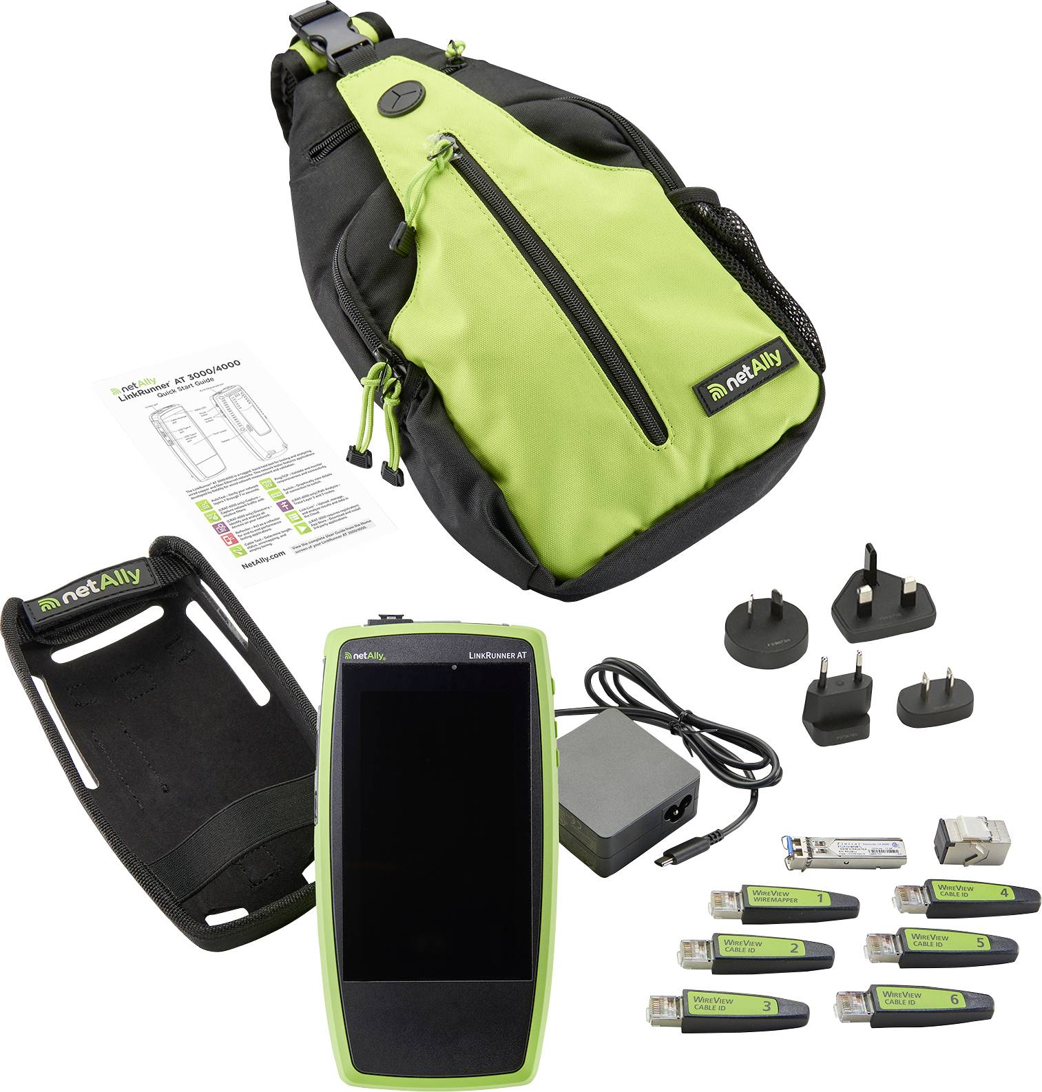 Il kit 'NetAlly LinkRunner AT' include un dispositivo, caricabatterie, adattatori per prese e accessori, tutti esposti accanto a una borsa da trasporto verde e nera.