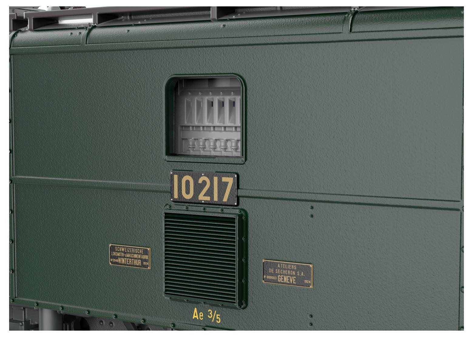 Vista ravvicinata dell'esterno dettagliato di una locomotiva da treno verde vintage, caratterizzata da incisioni ornamentali, un pannello numerato '10217' e una griglia.