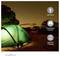 Una tenda verde in un'ambientazione notturna con stelle, con icone che mostrano 'Torcia LED', 'Funzione batteria esterna' e 'Ingresso USB-C per la ricarica'.