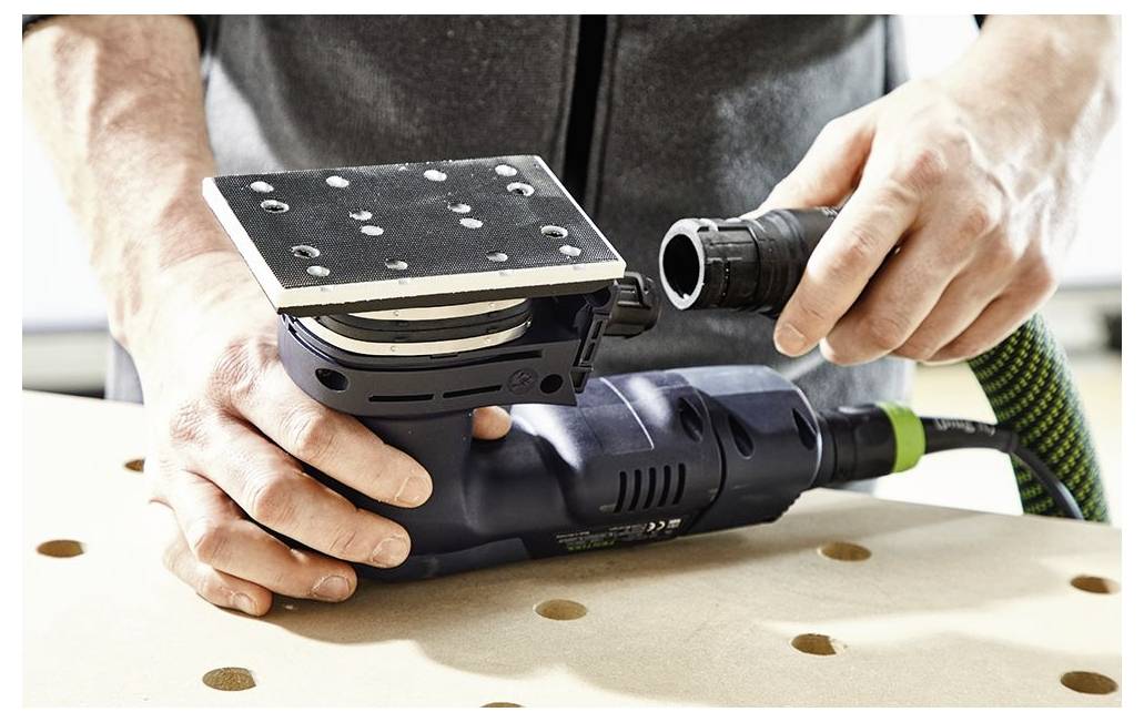 'Tabella taglie uomo': La tabella mostra le misurazioni per le taglie da S a XXXL. Petto (A): 92-127 cm, Vita (B): 68-115 cm, Fianco (C): 94-140 cm.