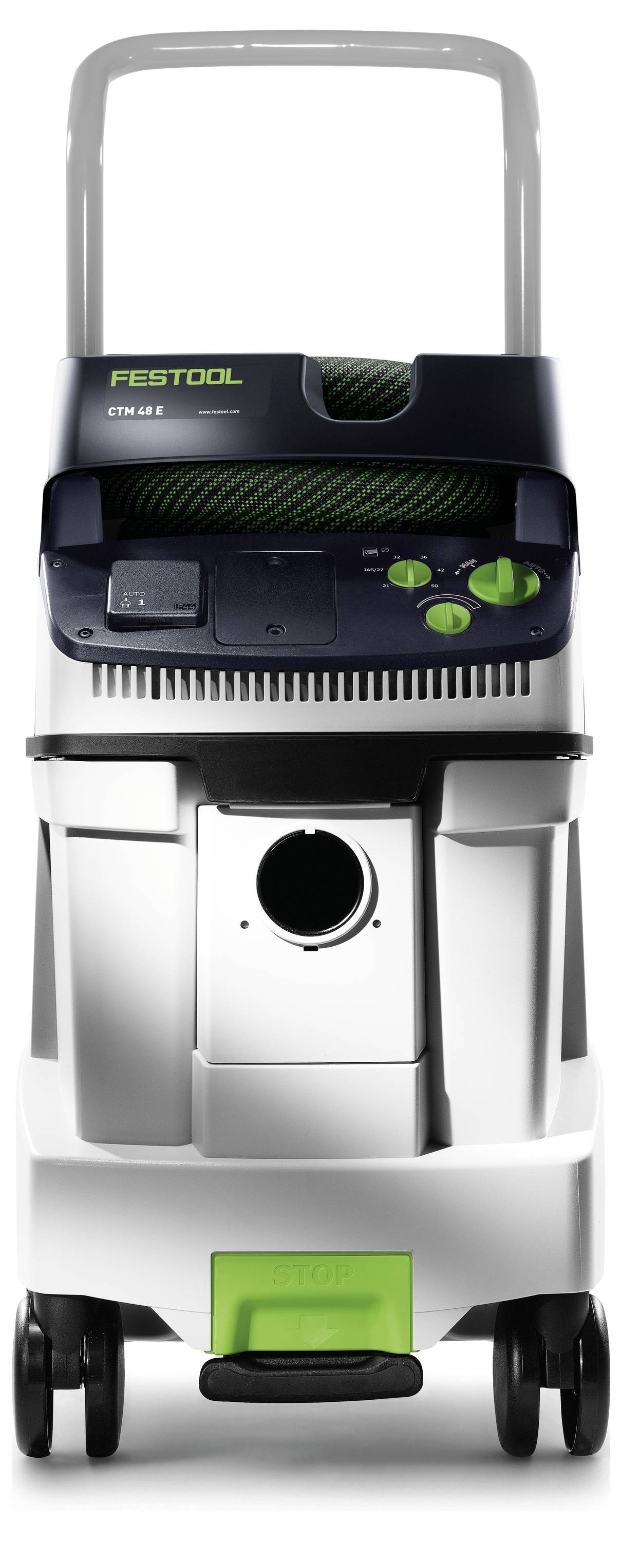 Una persona con guanti grigi inserisce una lama Festool in un seghetto alternativo su una superficie di legno, suggerendo un focus sulla configurazione dello strumento o la manutenzione.