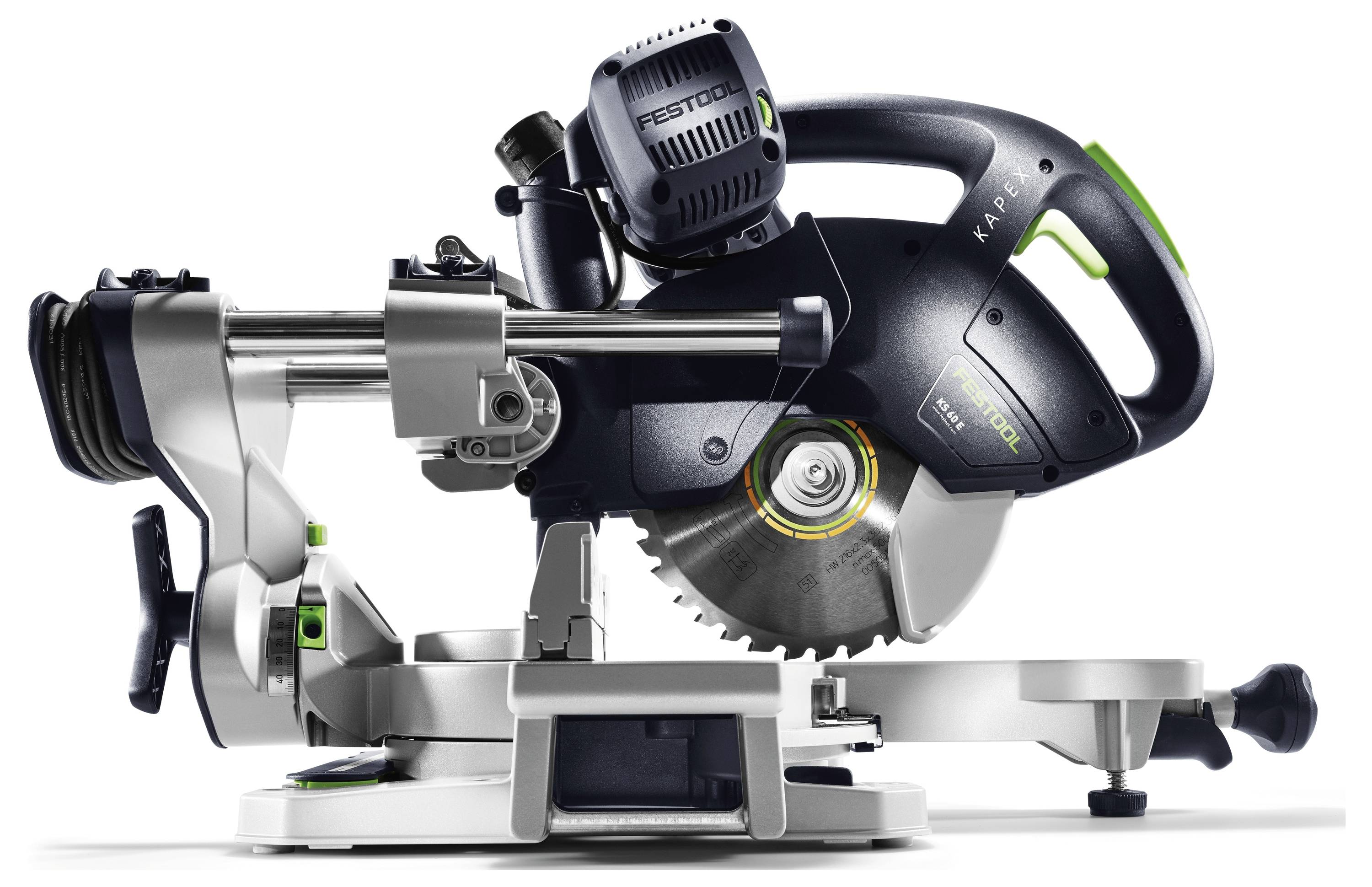 Levigatrice orbitale 'Festool ETS 150/5 EQ' dal design ergonomico, dotata di cavo di alimentazione etichettato 'plug it' per una connettività facile.