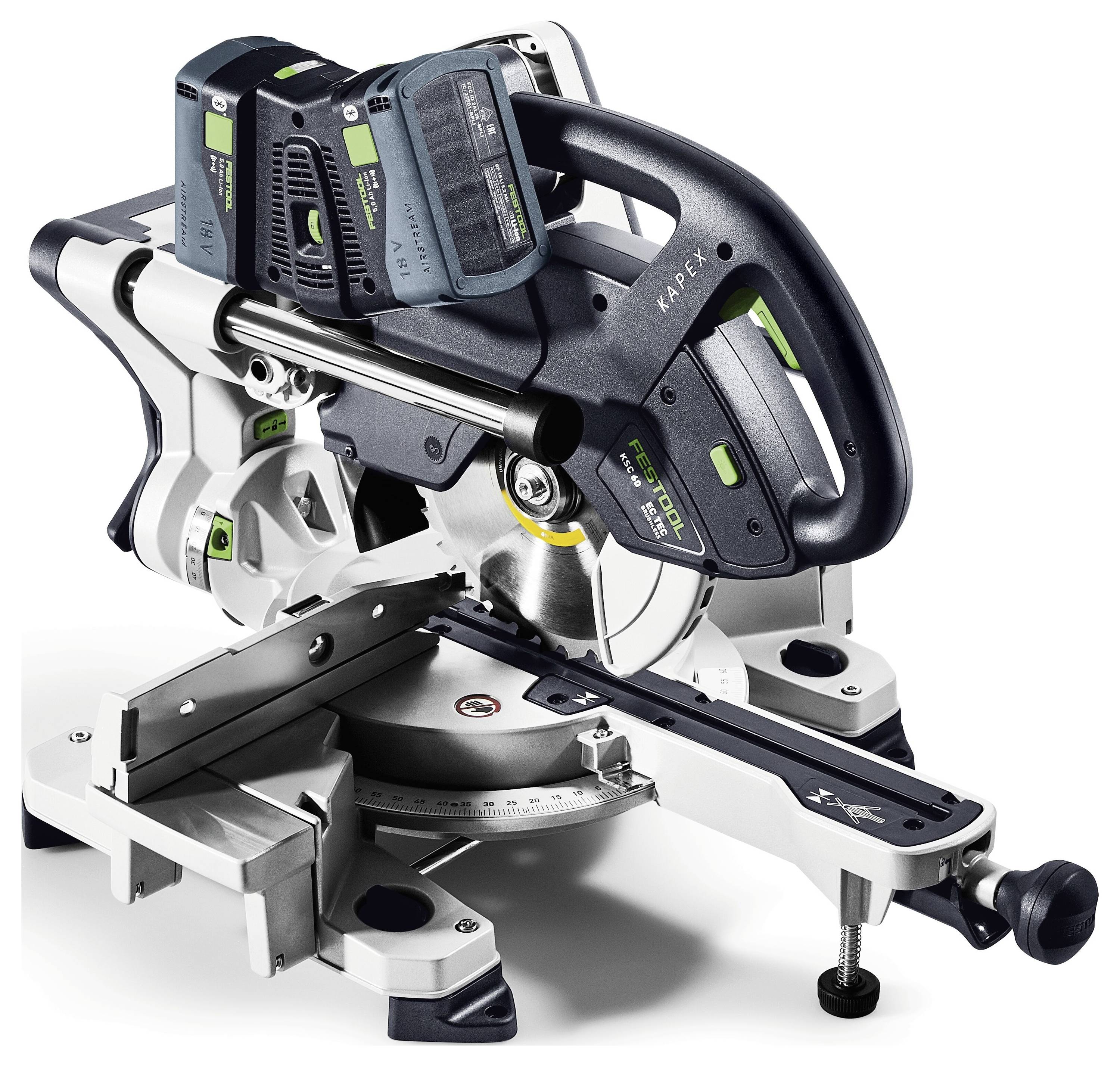 Una sega a spalla composta con lama circolare, dotata di marcature di misurazione e un braccio scorrevole. La sega è equipaggiata con due batterie.