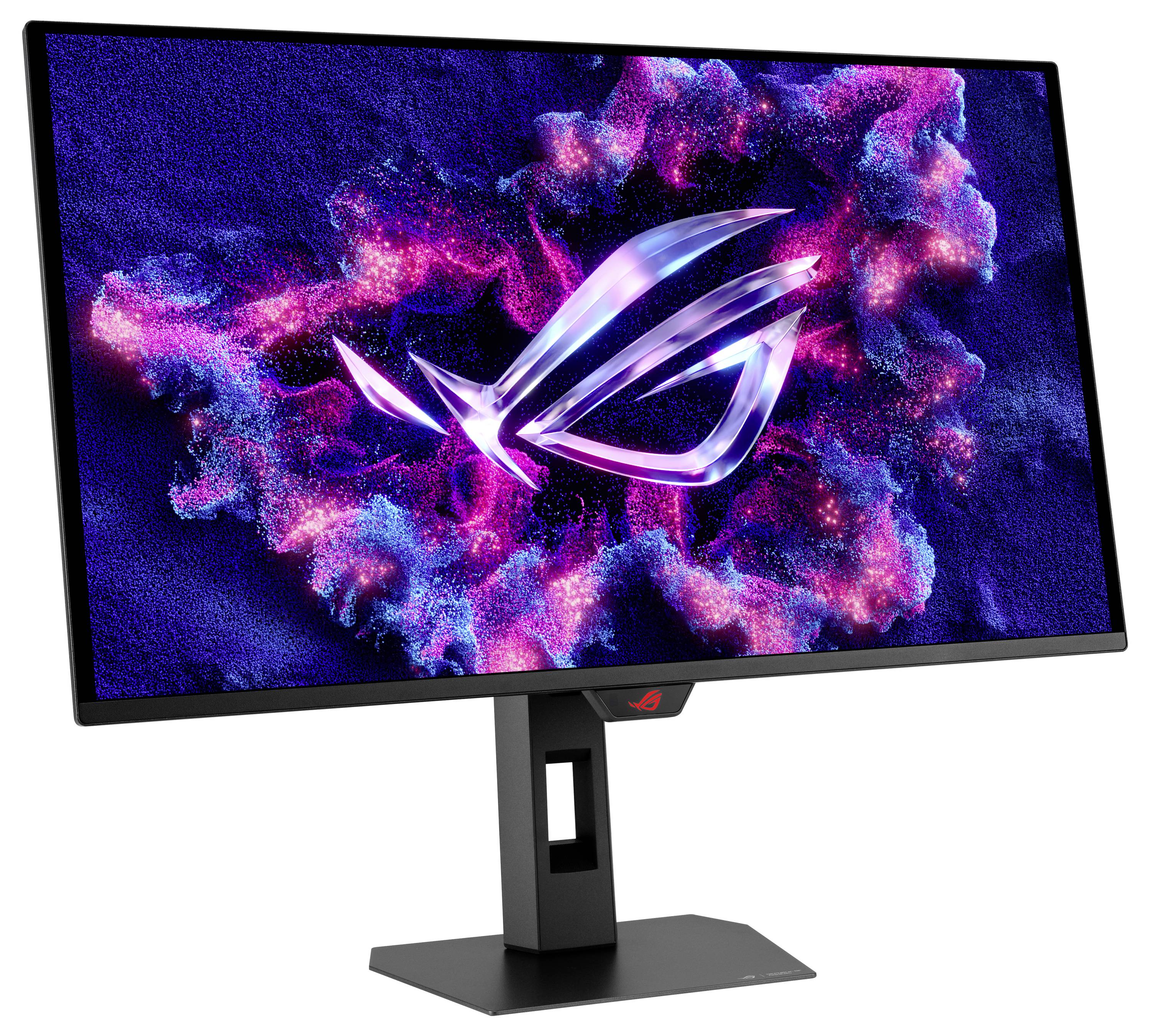 Un monitor di computer che visualizza una schermata a tema rosso con un personaggio robotico indossante un'armatura e occhiali protettivi accanto a un logo e a un testo che recita "Per chi osa".